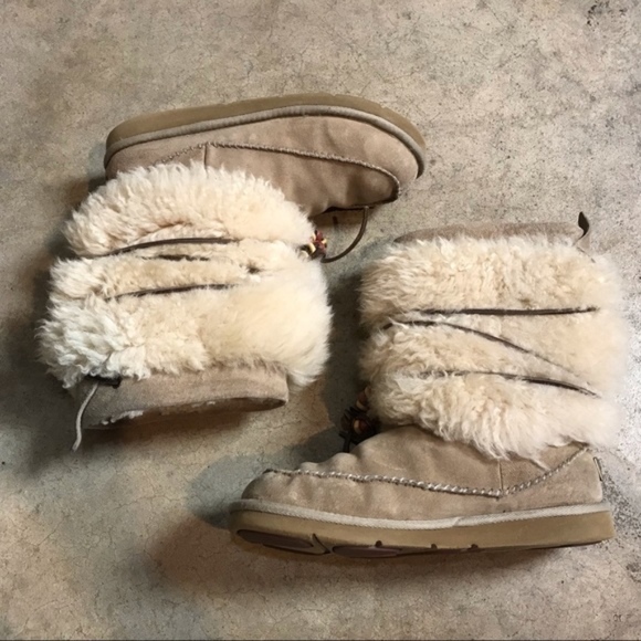UGG Shoes - Ugg Rainier Fuzzy Eskimo Yeti Wrap Lace Boots 9